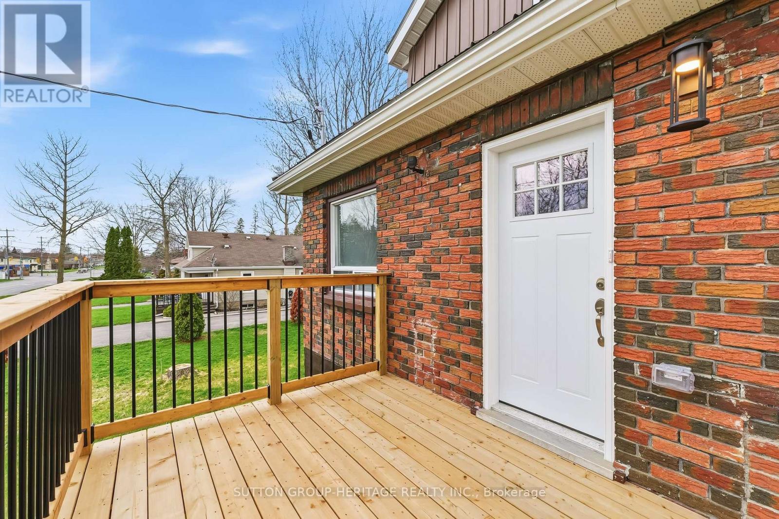 Upper - 164 Dixon Drive, Quinte West, Ontario  K8V 1X2 - Photo 3 - X13047312