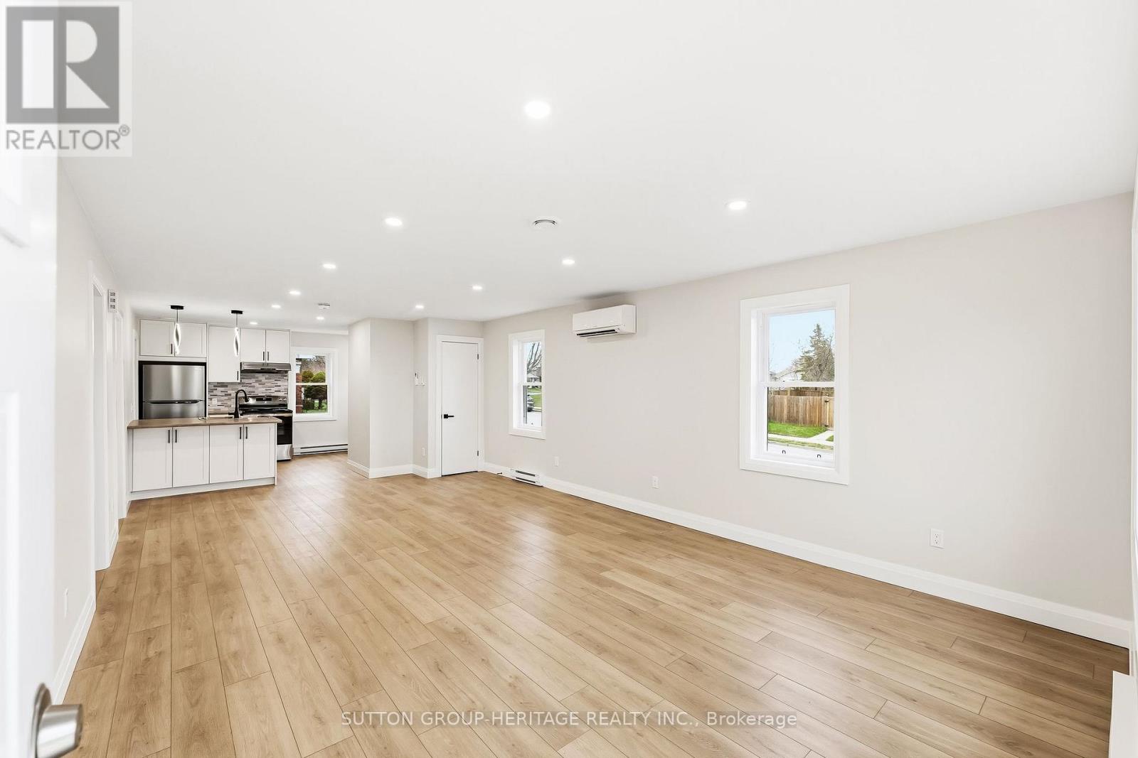 Upper - 164 Dixon Drive, Quinte West, Ontario  K8V 1X2 - Photo 4 - X13047312