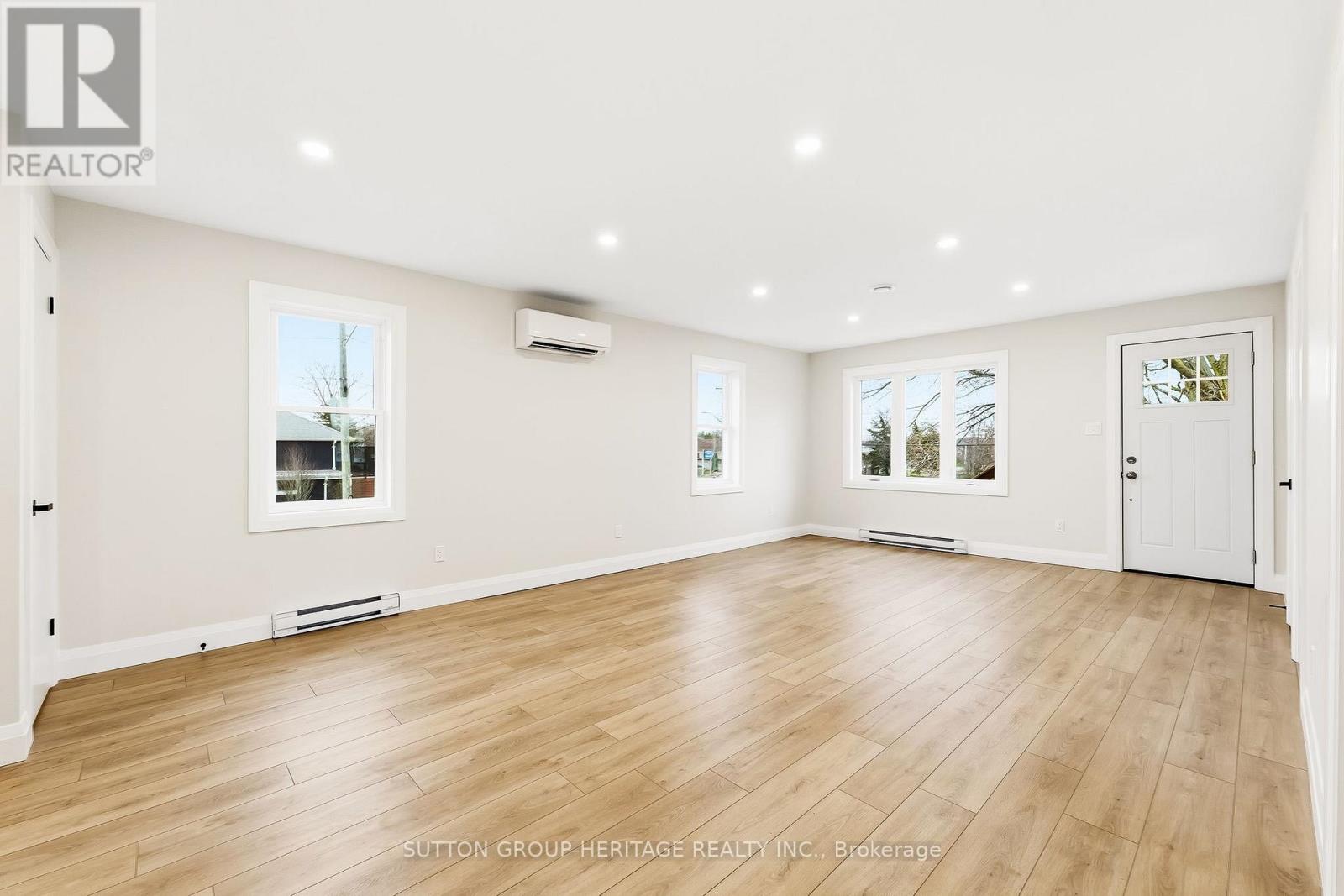 Upper - 164 Dixon Drive, Quinte West, Ontario  K8V 1X2 - Photo 5 - X13047312