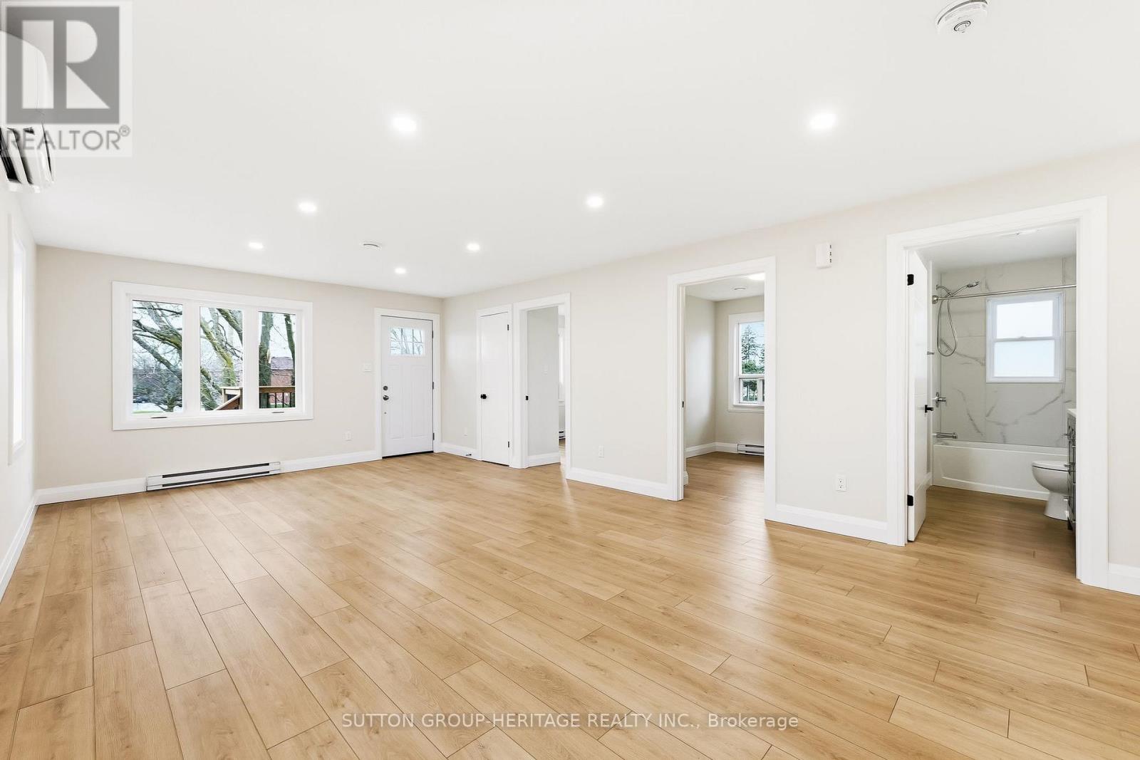 Upper - 164 Dixon Drive, Quinte West, Ontario  K8V 1X2 - Photo 6 - X13047312