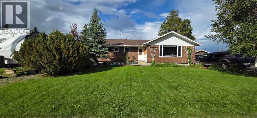 107 Simpson Street, Hinton, Alberta  T7V 1C2 - Photo 1 - A2301358