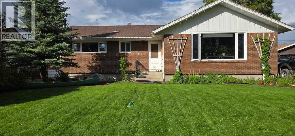 107 Simpson Street, Hinton, Alberta  T7V 1C2 - Photo 2 - A2301358