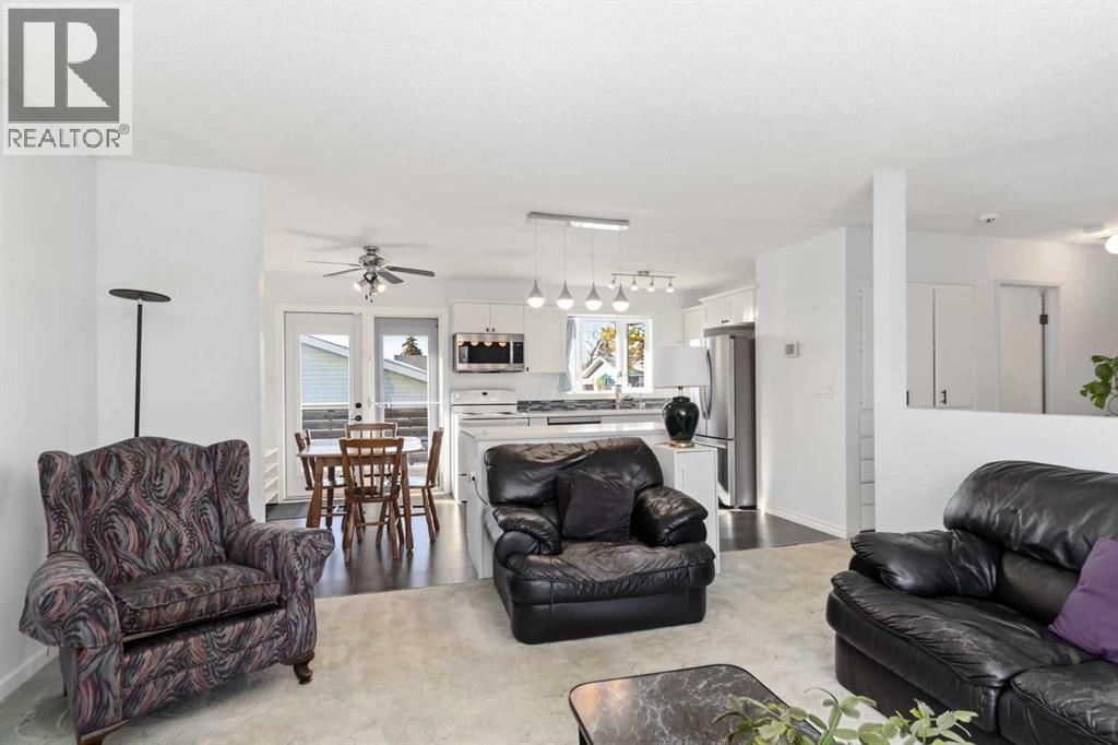 104 Siesta Garden, Fort Mcmurray, Alberta  T9H 2Z2 - Photo 6 - A2302722
