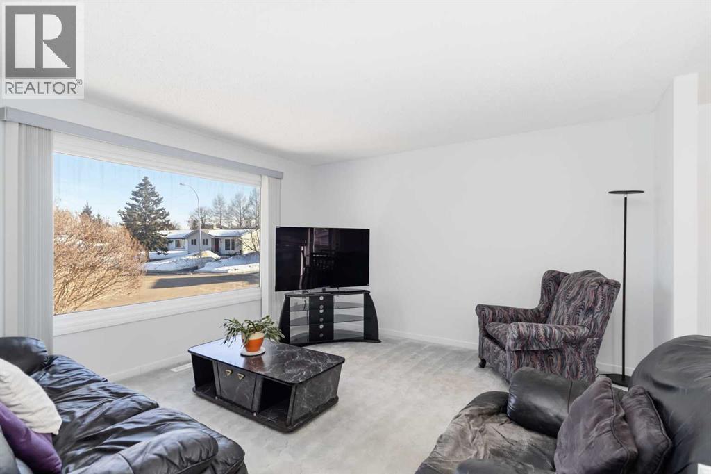 104 Siesta Garden, Fort Mcmurray, Alberta  T9H 2Z2 - Photo 4 - A2302722