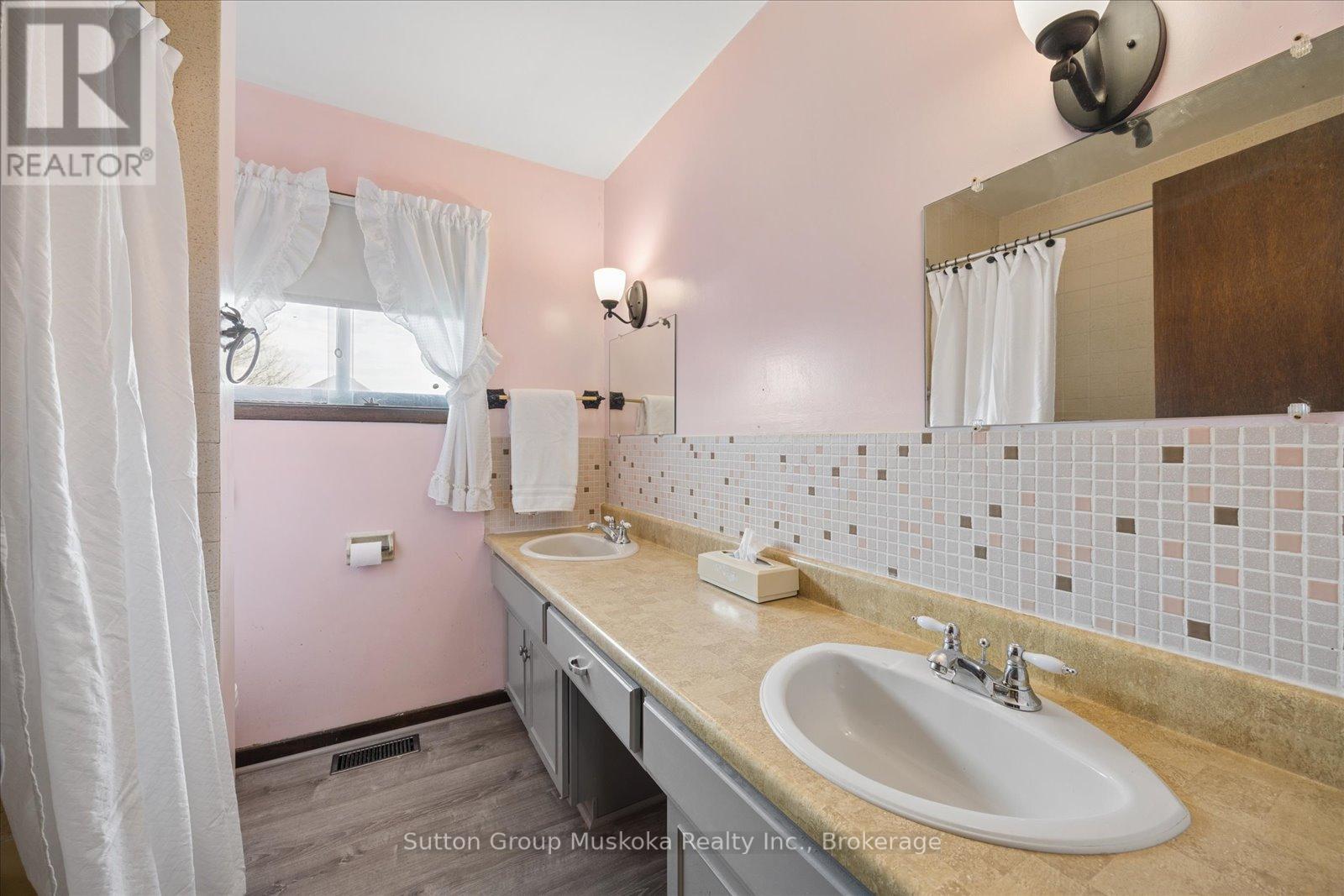 18893 Centre Street, East Gwillimbury, Ontario  L0G 1M0 - Photo 19 - N13047356