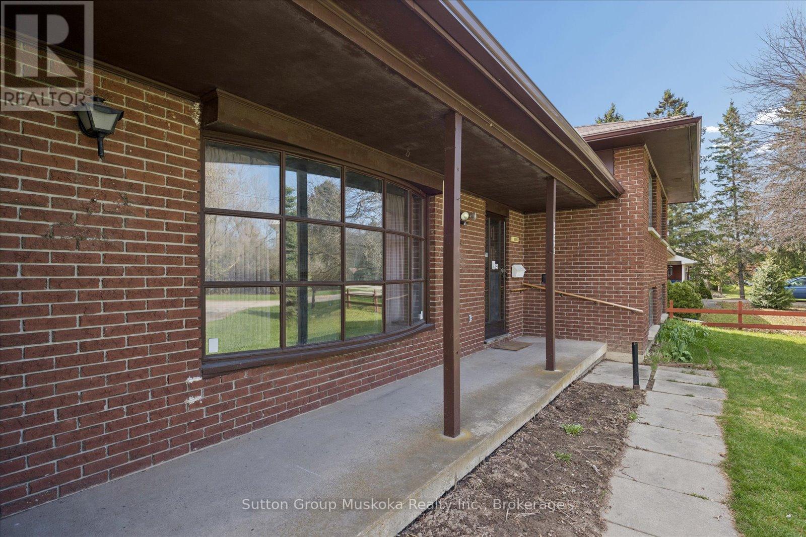 18893 Centre Street, East Gwillimbury, Ontario  L0G 1M0 - Photo 2 - N13047356