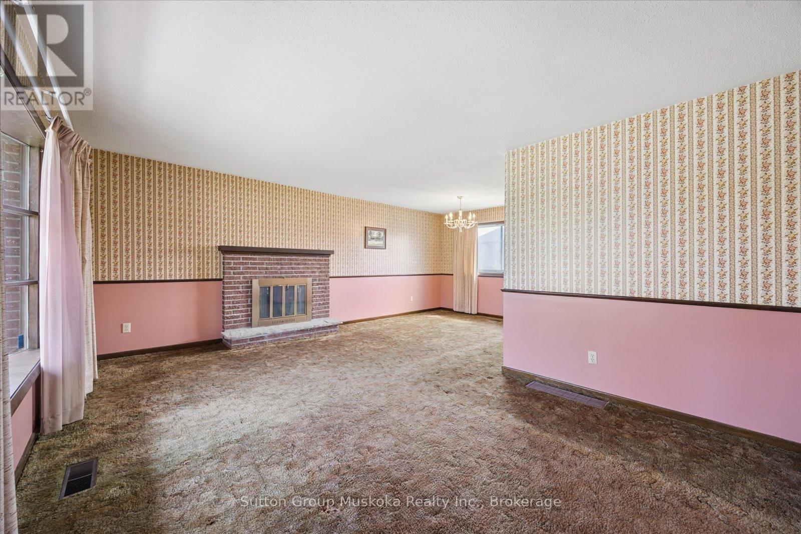 18893 Centre Street, East Gwillimbury, Ontario  L0G 1M0 - Photo 3 - N13047356