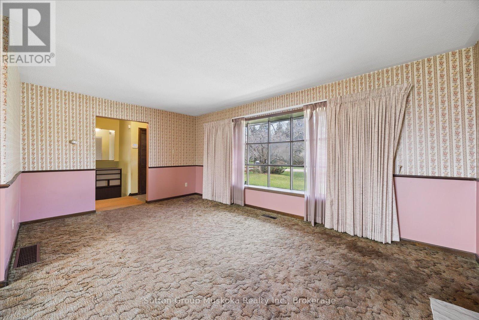 18893 Centre Street, East Gwillimbury, Ontario  L0G 1M0 - Photo 4 - N13047356