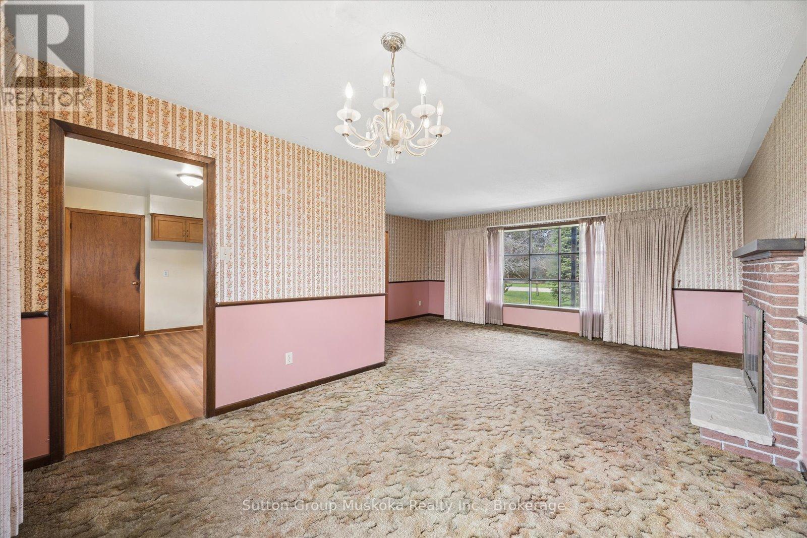 18893 Centre Street, East Gwillimbury, Ontario  L0G 1M0 - Photo 7 - N13047356