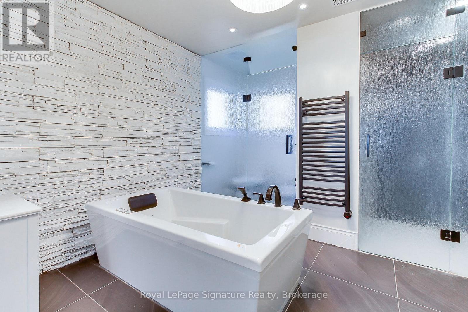 45 Pleasant Avenue, East Gwillimbury, Ontario  L9N 1A2 - Photo 39 - N13047662