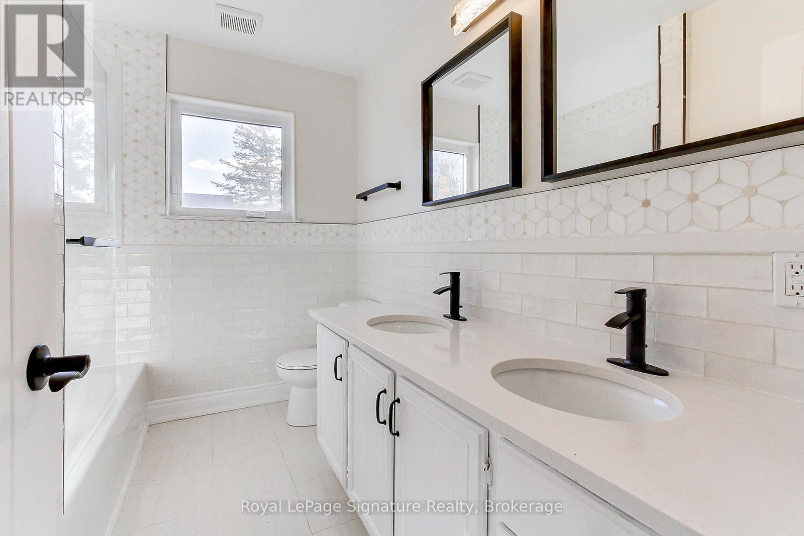 45 Pleasant Avenue, East Gwillimbury, Ontario  L9N 1A2 - Photo 44 - N13047662