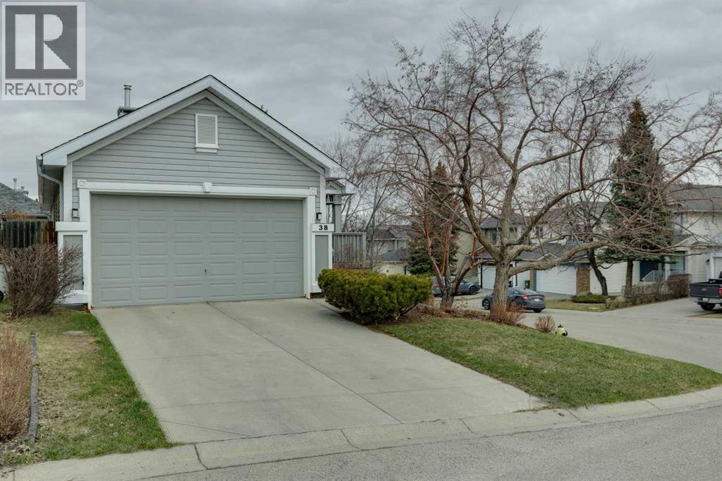 38 Citadel Peak Circle NW, Calgary, Alberta  T3G 4E8 - Photo 3 - A2302504