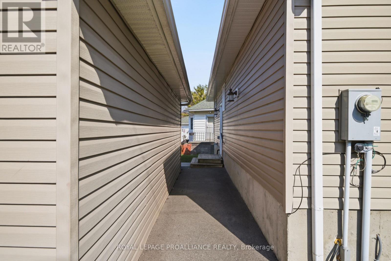 198 Moira Street W, Belleville (Belleville Ward), Ontario  K8P 1T5 - Photo 32 - X13047440