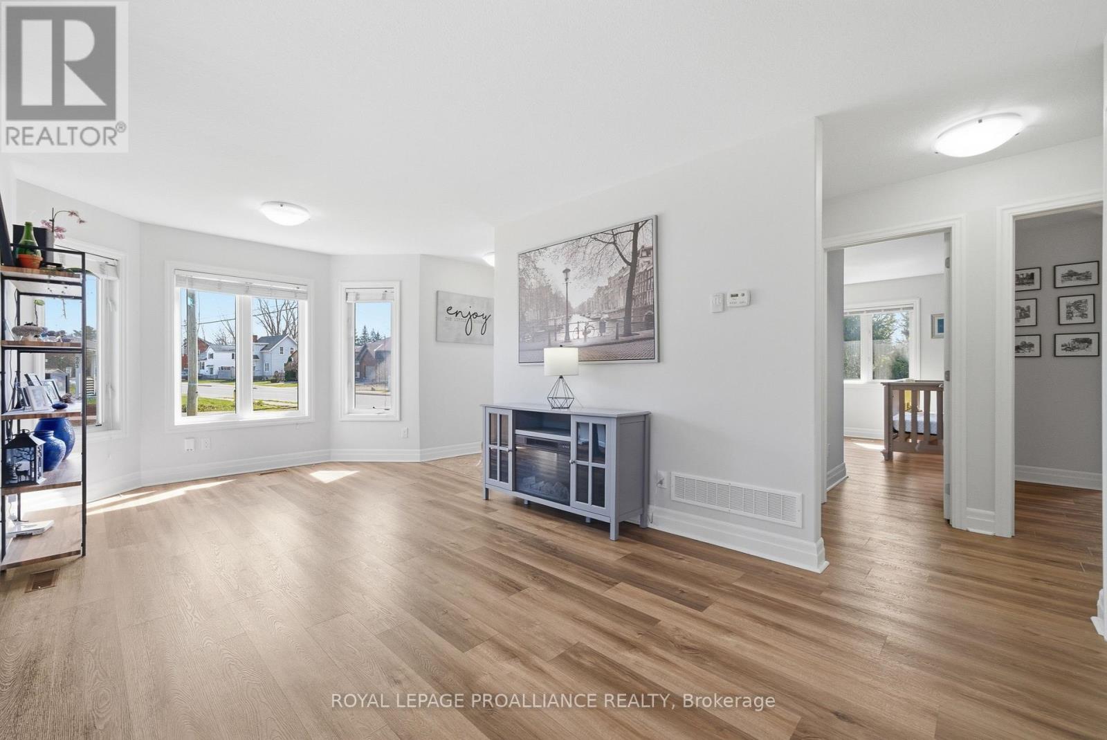 198 Moira Street W, Belleville (Belleville Ward), Ontario  K8P 1T5 - Photo 8 - X13047440