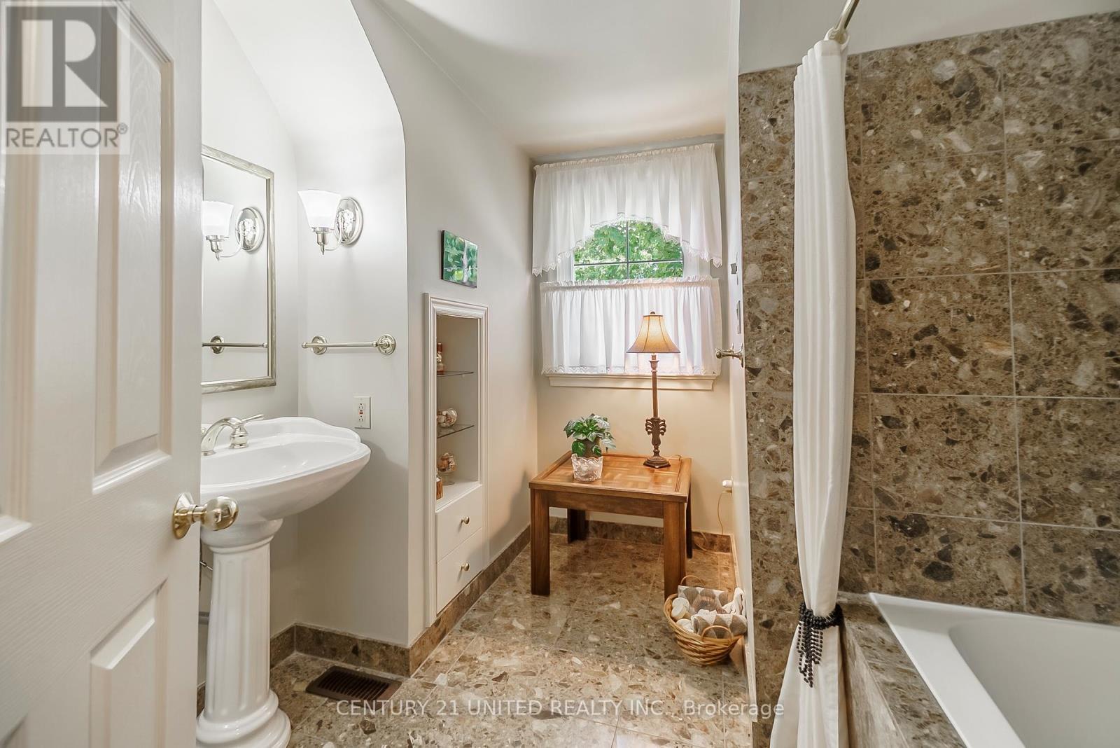 916 Valleyview Drive, Peterborough, Ontario  K9J 6R1 - Photo 24 - X13047638