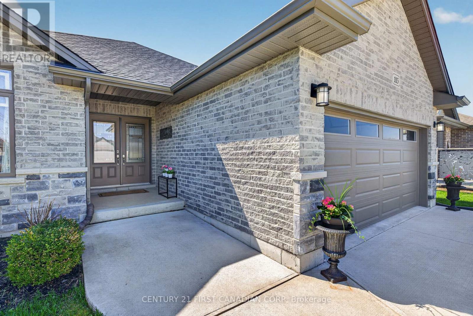 115 Nicoles Trail, Thames Centre, Ontario  N0M 2P0 - Photo 2 - X13047484