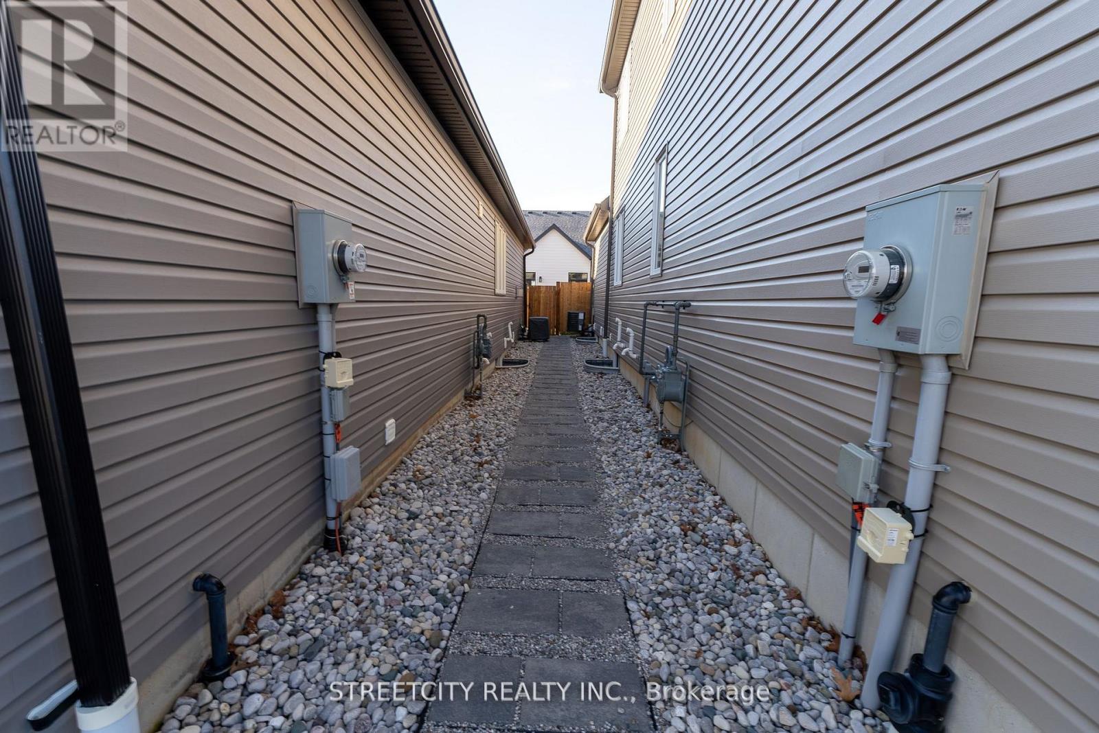 56 Compass Trail, Central Elgin, Ontario  L5G 4T8 - Photo 31 - X13047576