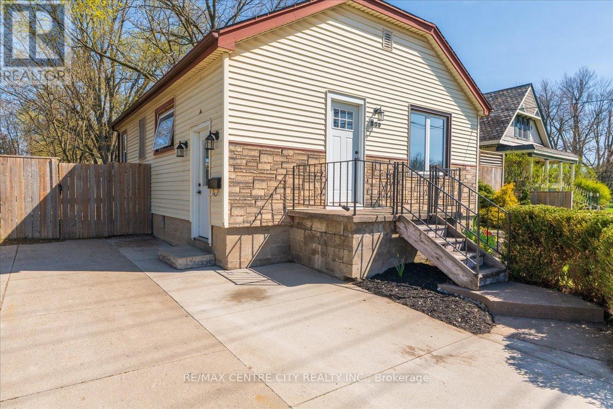 359 Albert Street, Strathroy-Caradoc, Ontario  N7G 1W4 - Photo 3 - X13047622