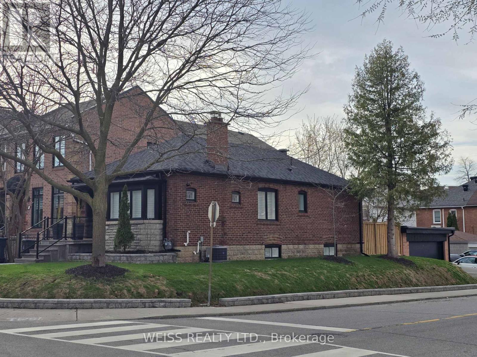 199 Glengarry Avenue, Toronto, Ontario  M5M 1E1 - Photo 2 - C12964770