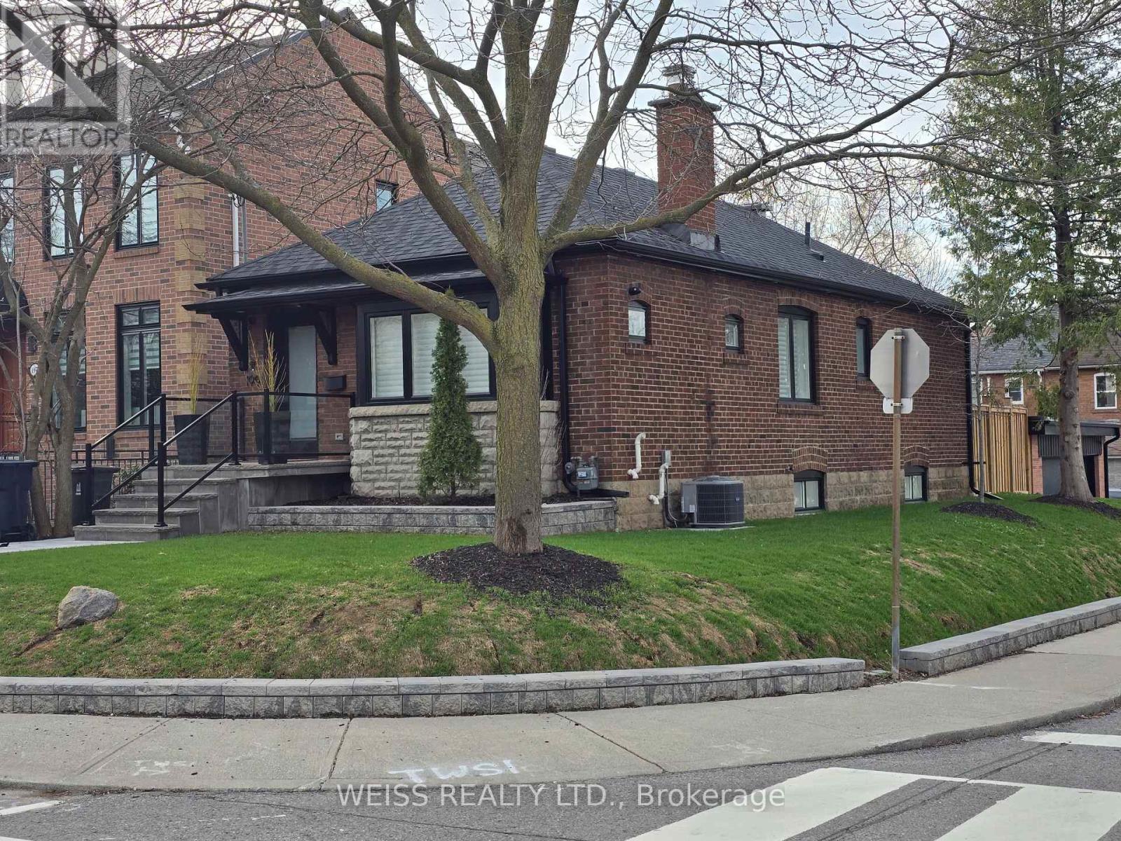 199 Glengarry Avenue, Toronto, Ontario  M5M 1E1 - Photo 3 - C12964770