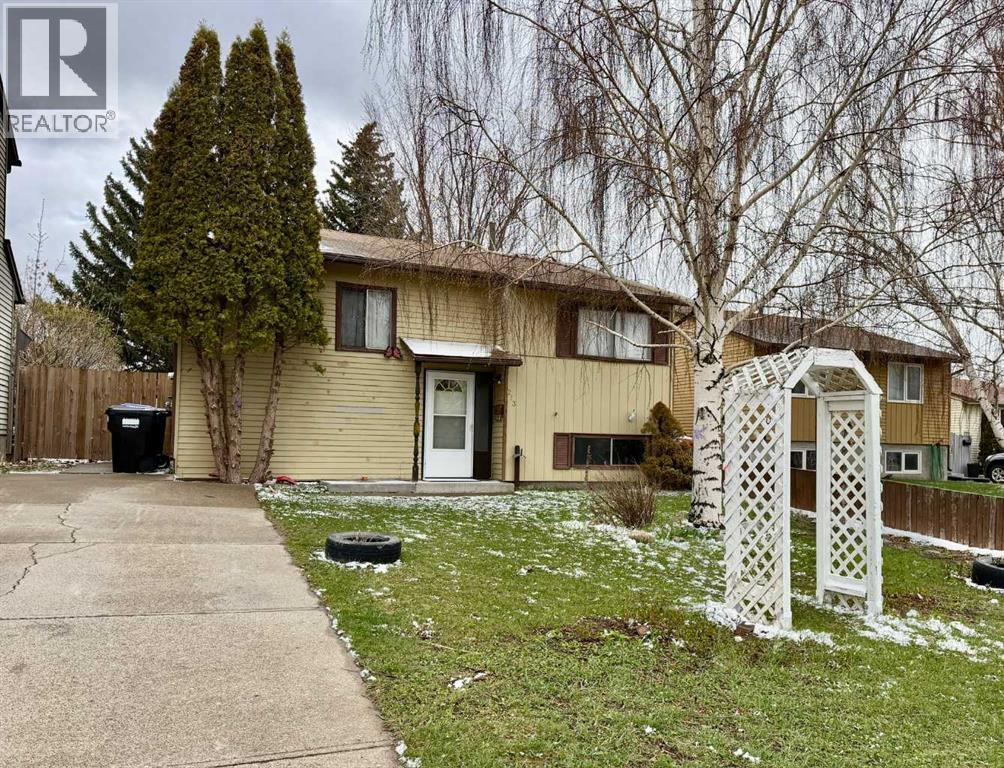 213 Stafford Bay N, Lethbridge, Alberta  T1H 5L2 - Photo 1 - A2305350