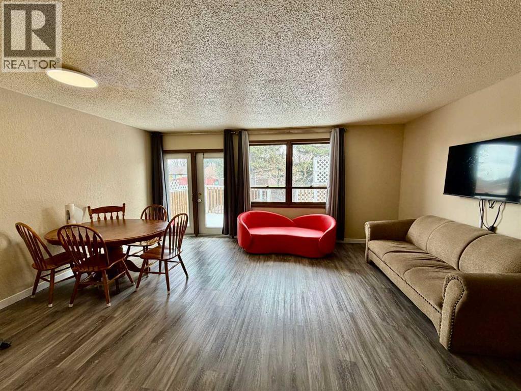 213 Stafford Bay N, Lethbridge, Alberta  T1H 5L2 - Photo 2 - A2305350