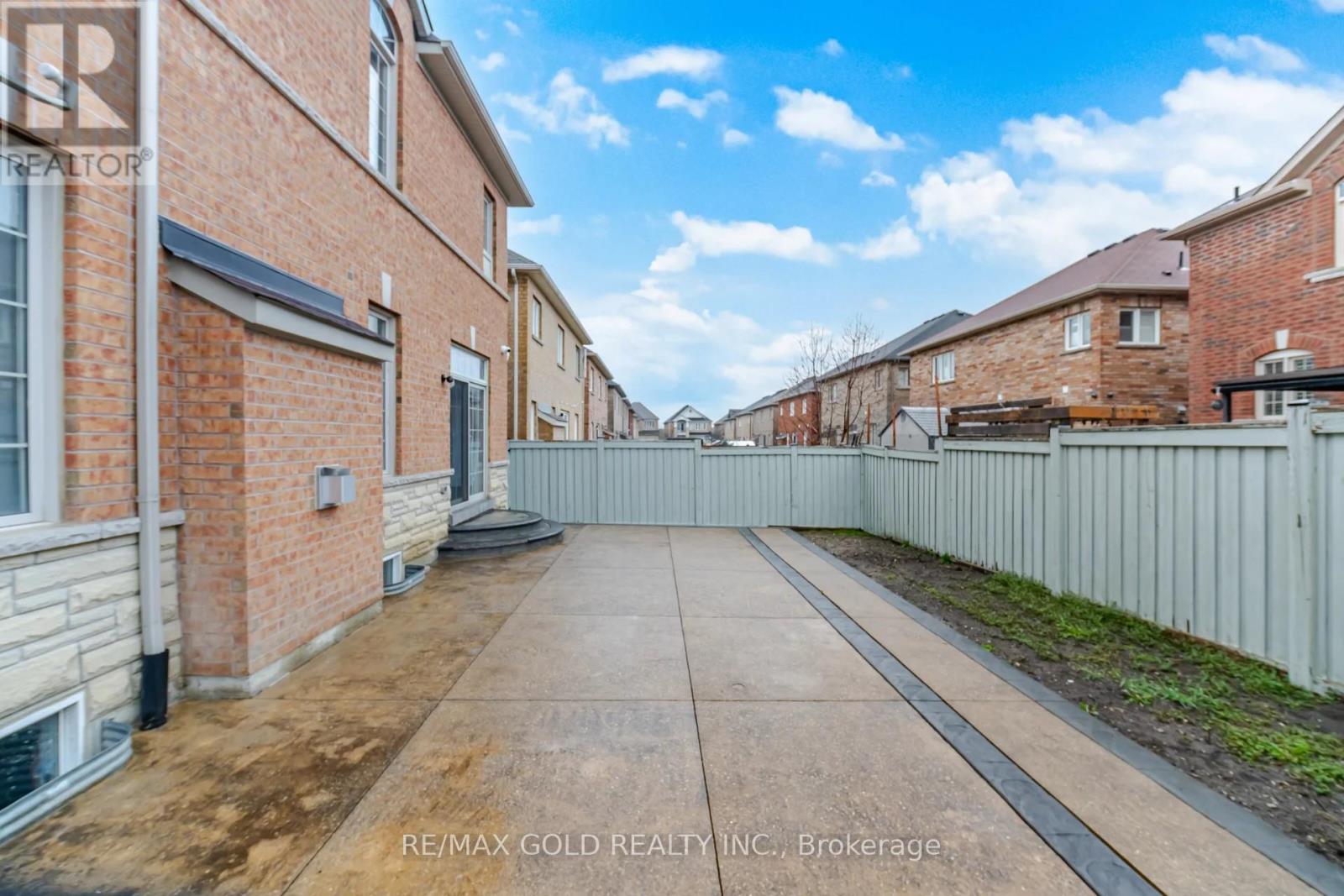 26 Drummondville Drive, Brampton, Ontario  L6P 3M9 - Photo 23 - W12991224