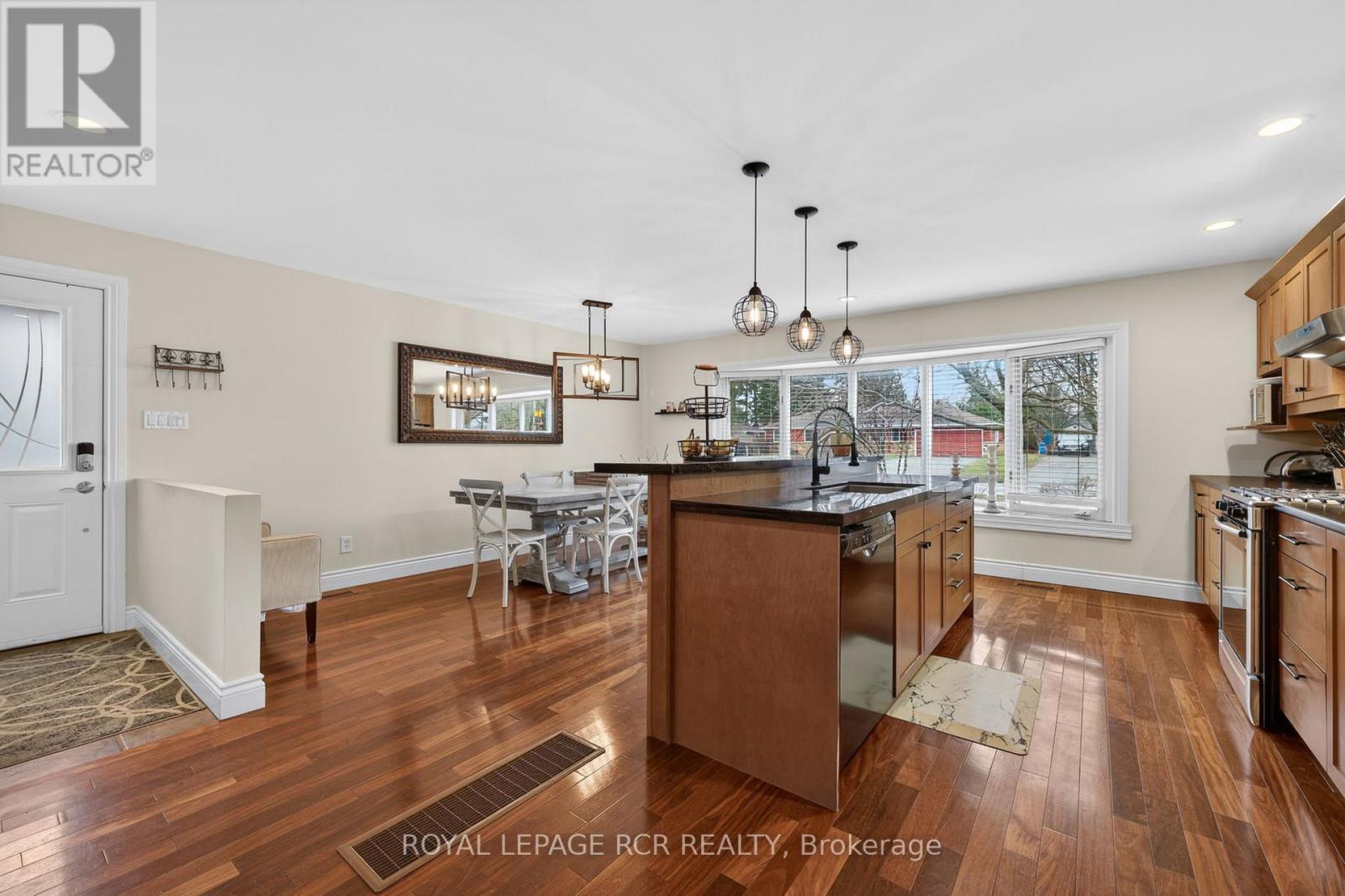 215 Zina Street, Orangeville, Ontario  L9W 1E9 - Photo 5 - W12995938