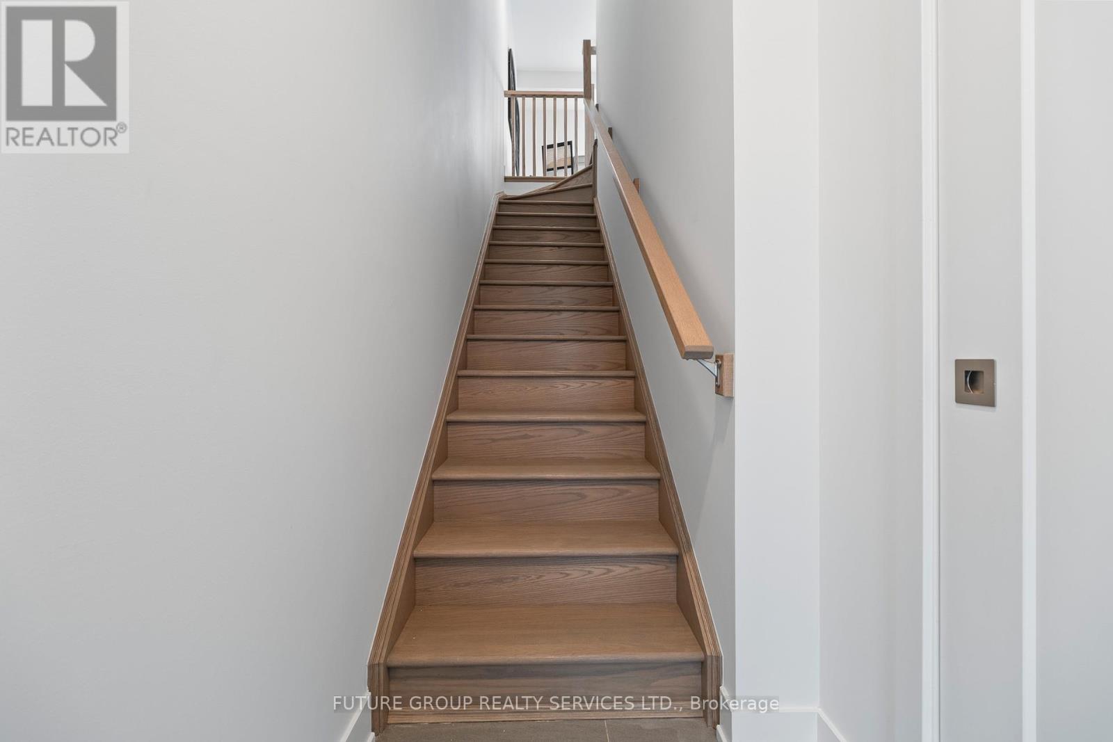 UNIT 4 - 34 POPLAR AVENUE, Toronto, Ontario