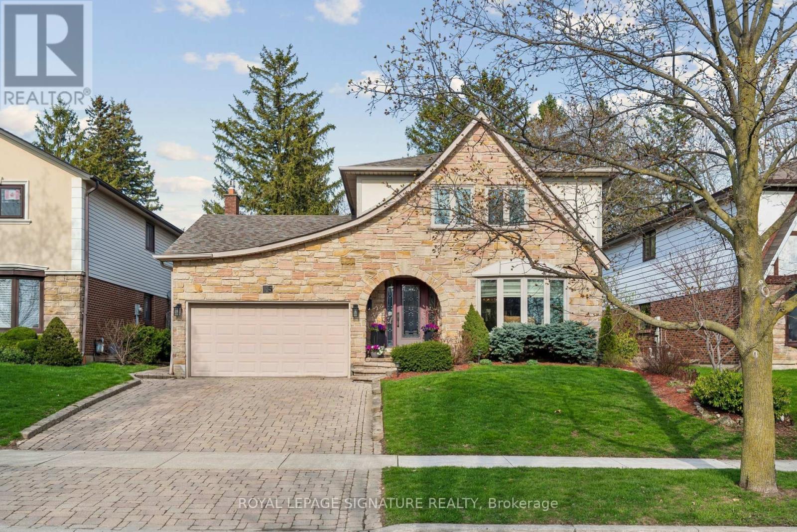 35 RANCHDALE CRESCENT, Toronto, Ontario