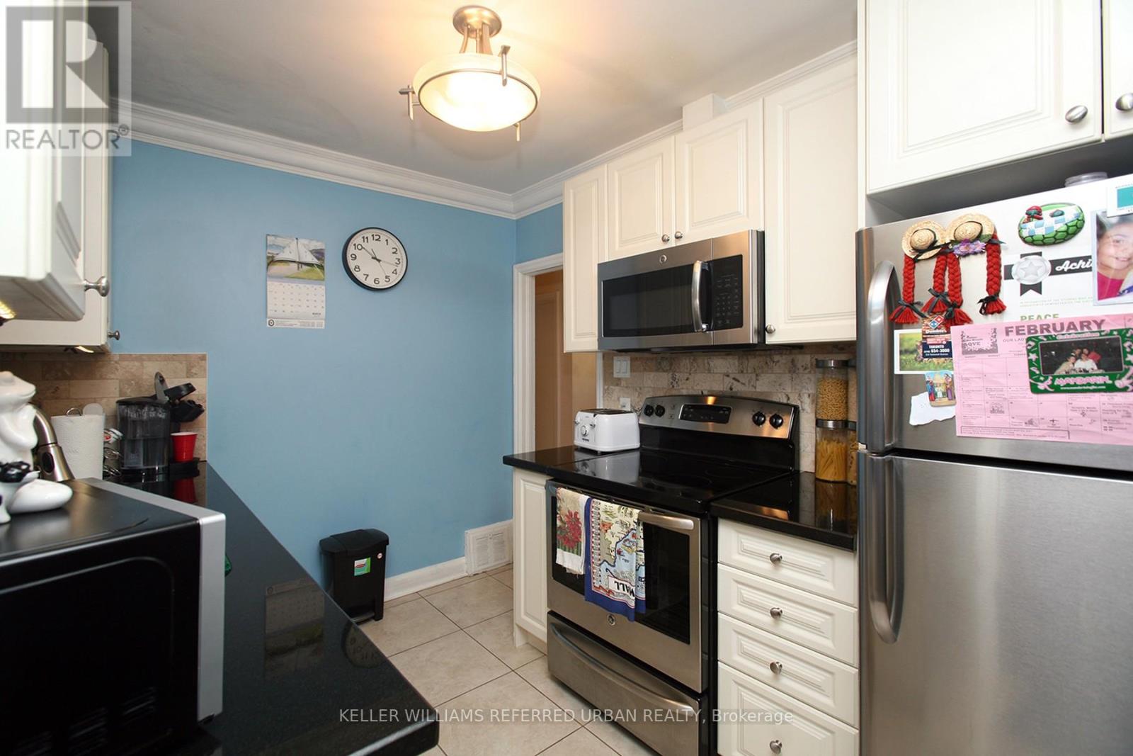 94 Fairholme Avenue, Toronto, Ontario  M6B 2W6 - Photo 10 - C13047416