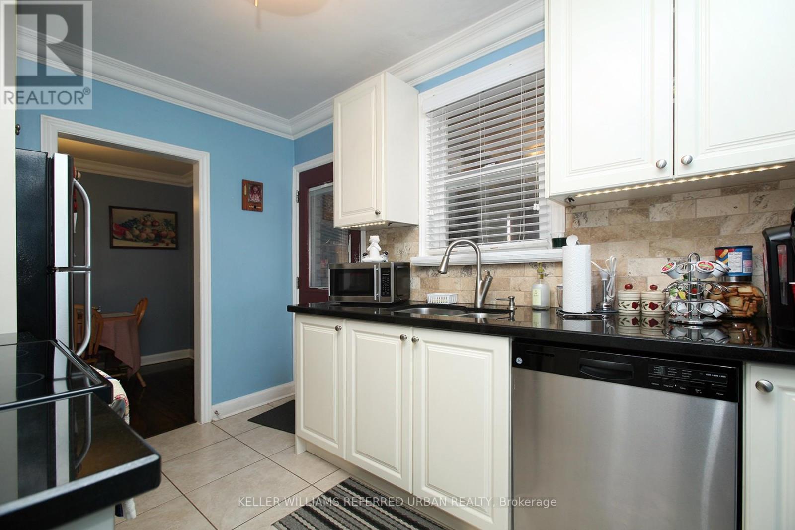 94 Fairholme Avenue, Toronto, Ontario  M6B 2W6 - Photo 11 - C13047416