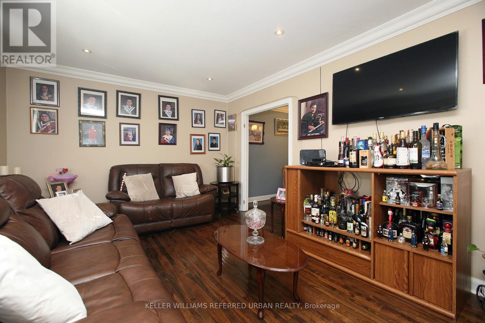 94 Fairholme Avenue, Toronto, Ontario  M6B 2W6 - Photo 12 - C13047416