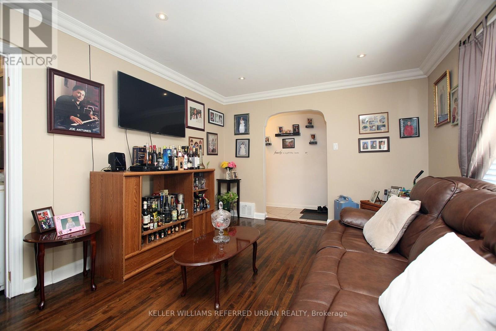 94 Fairholme Avenue, Toronto, Ontario  M6B 2W6 - Photo 13 - C13047416