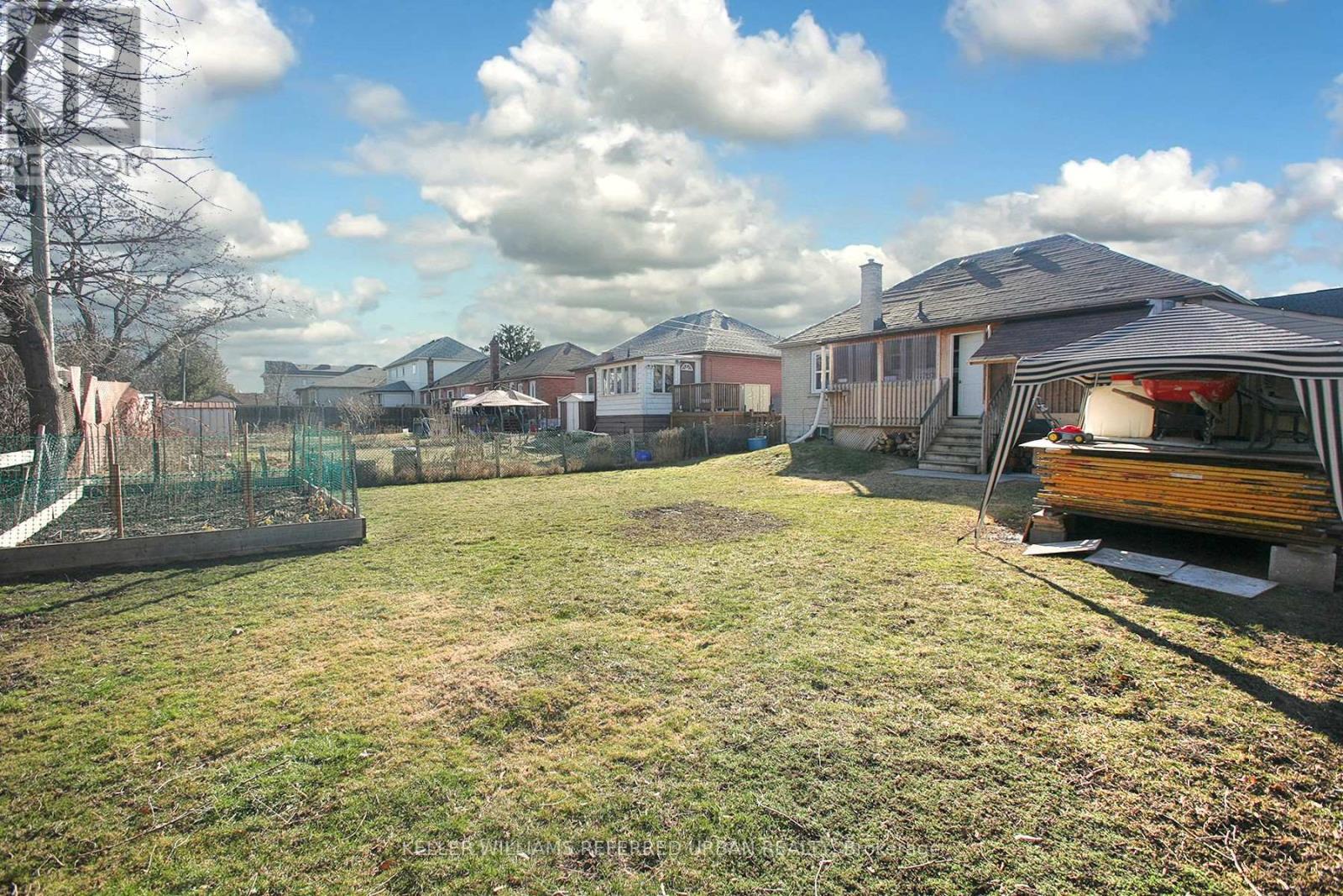 94 Fairholme Avenue, Toronto, Ontario  M6B 2W6 - Photo 25 - C13047416