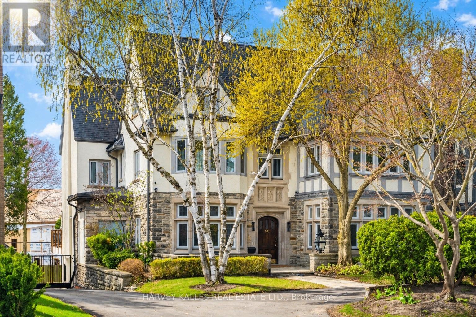 90 OLD FOREST HILL ROAD, Toronto, Ontario