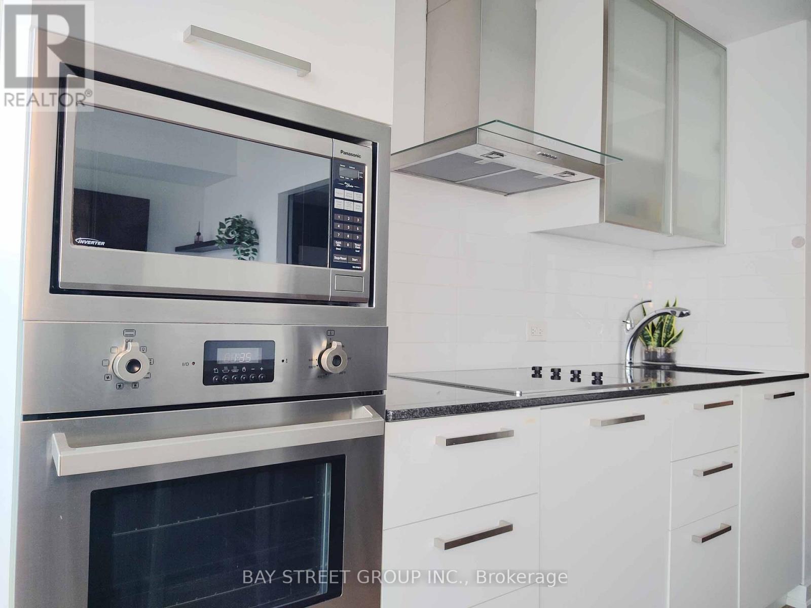 5006 - 12 YORK STREET, Toronto, Ontario