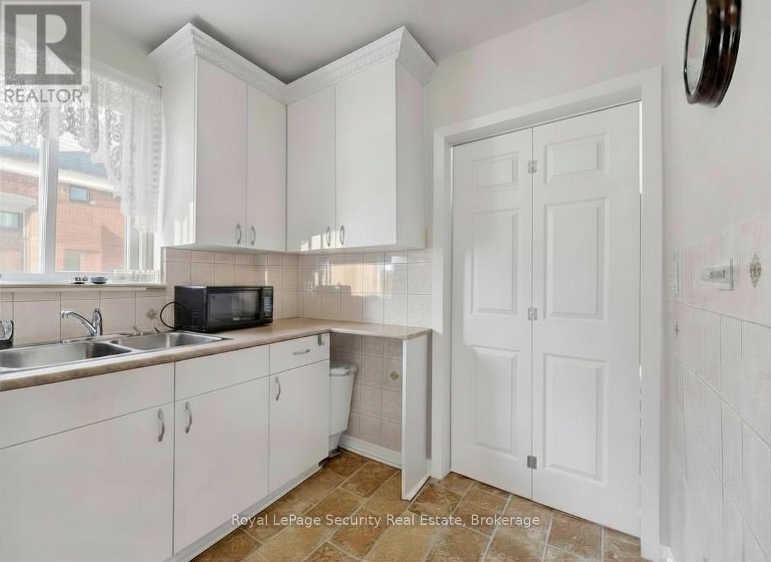 31 Blandford Street, Toronto, Ontario  M6E 3A6 - Photo 14 - C13047612