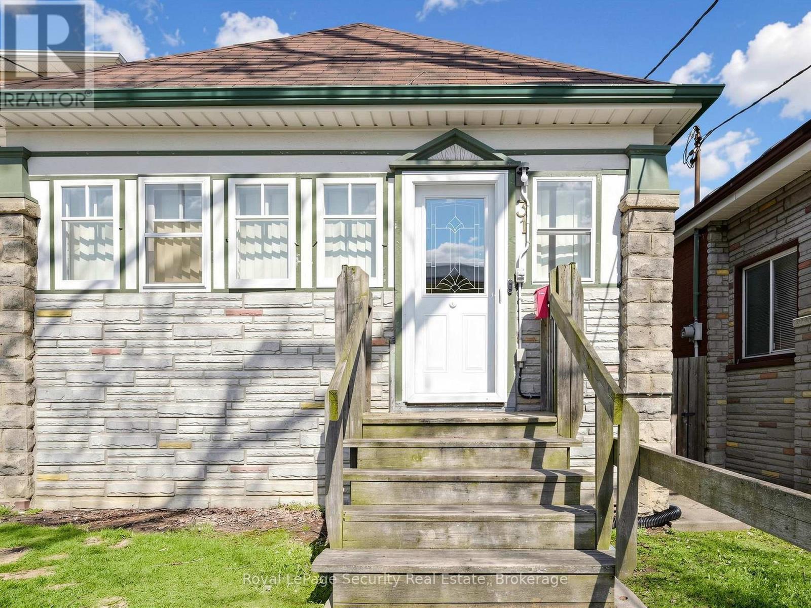 31 Blandford Street, Toronto, Ontario  M6E 3A6 - Photo 3 - C13047612