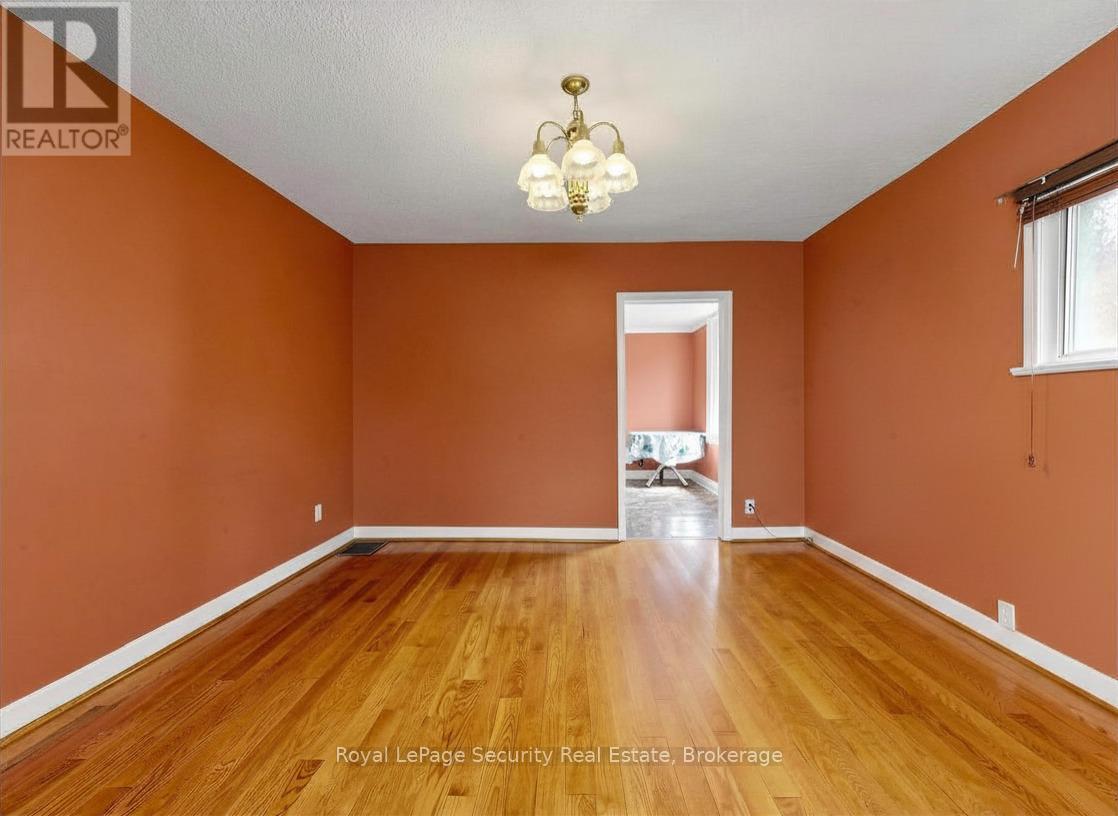 31 Blandford Street, Toronto, Ontario  M6E 3A6 - Photo 8 - C13047612