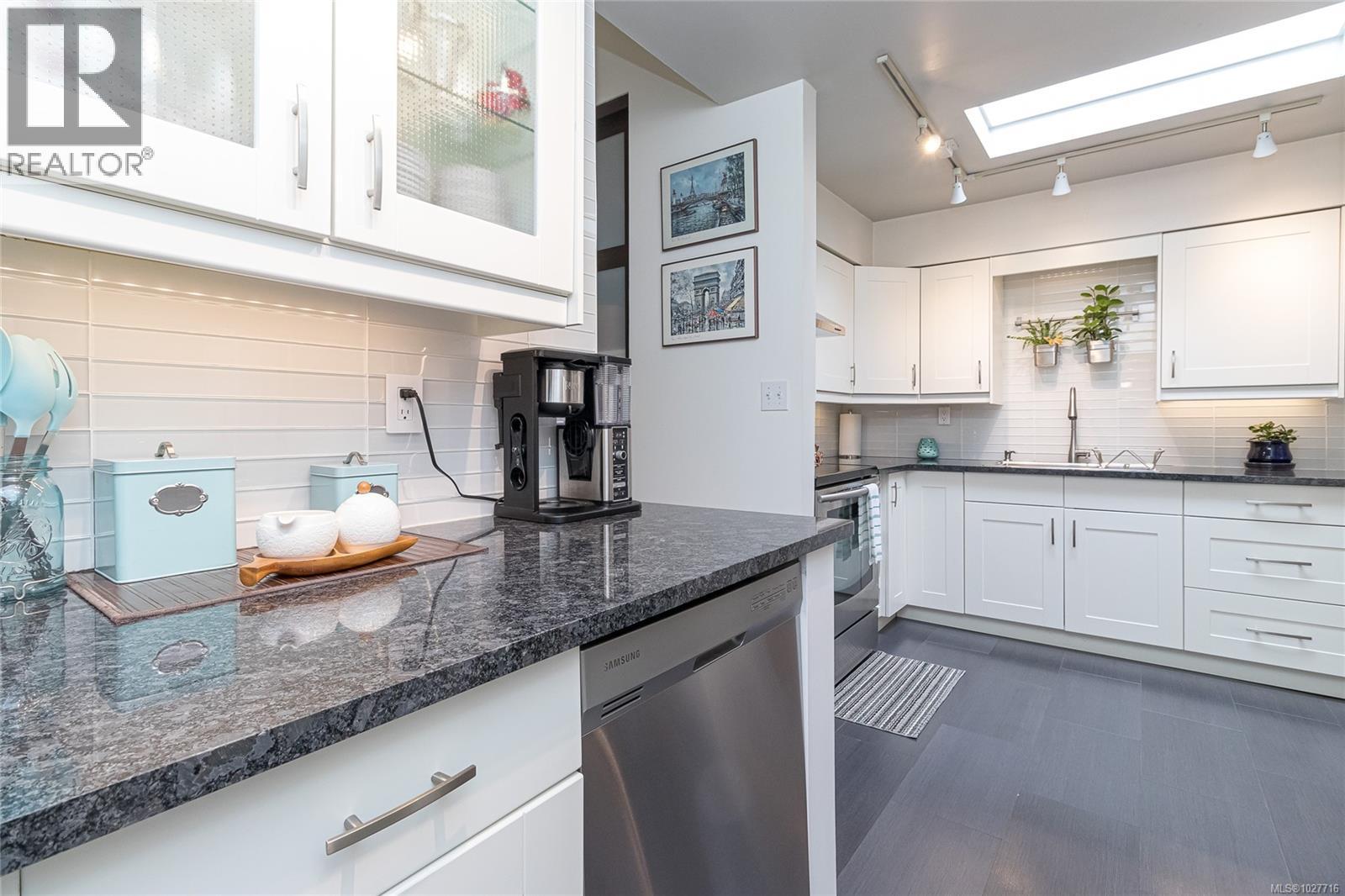 1051 Chesterfield Rd, Saanich, British Columbia  V8Z 2T9 - Photo 13 - 1027716