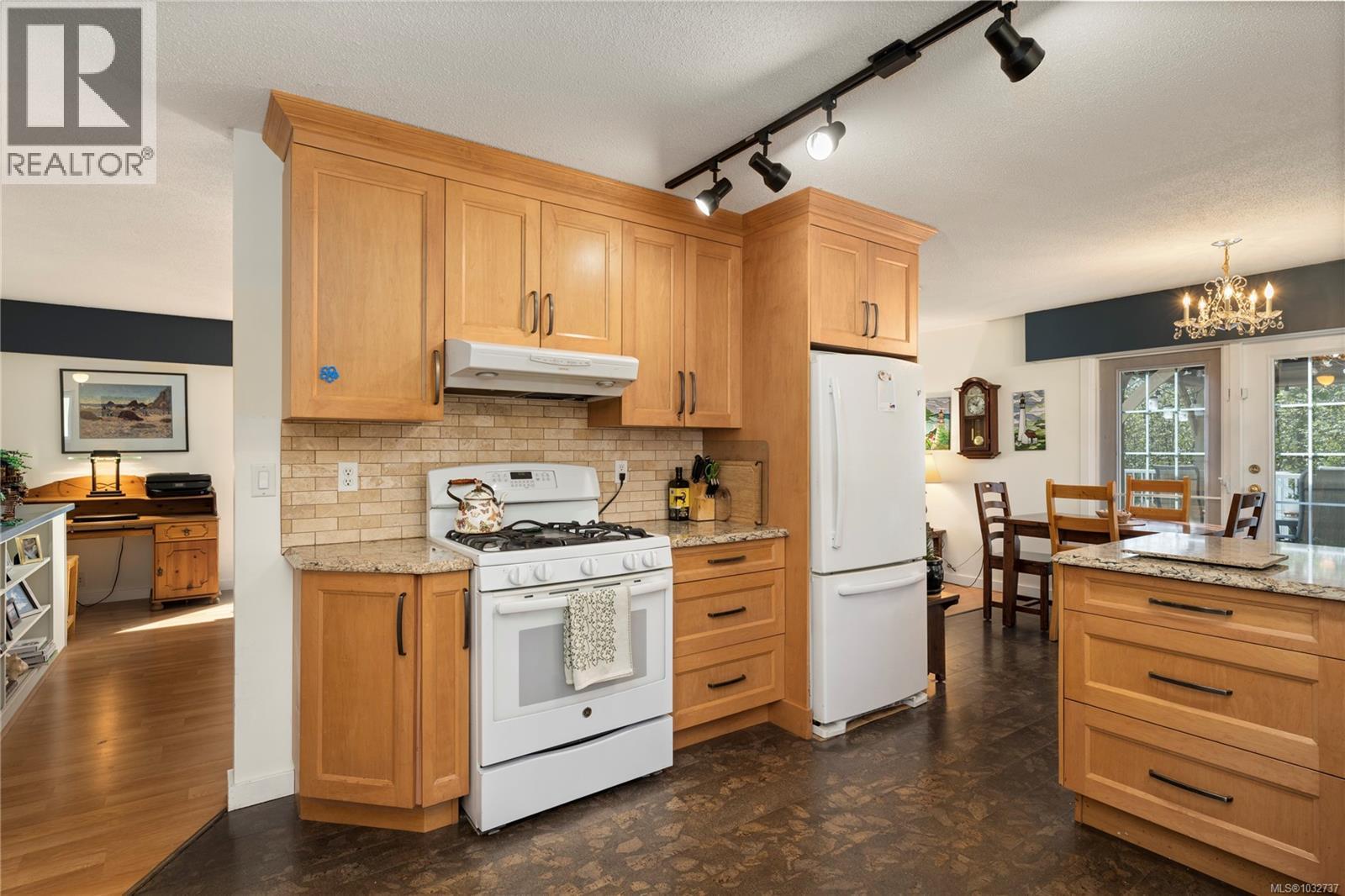 1677 Acacia Rd, Nanoose Bay, British Columbia  V9P 9C6 - Photo 5 - 1032737