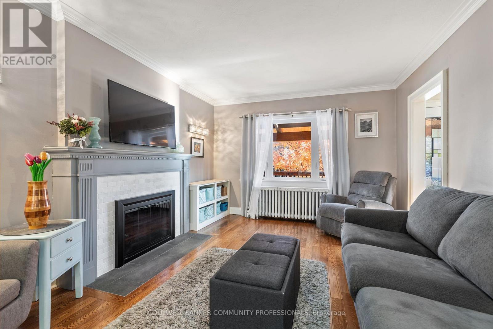 2 Lankin Boulevard, Toronto, Ontario  M4J 4W8 - Photo 10 - E13047640