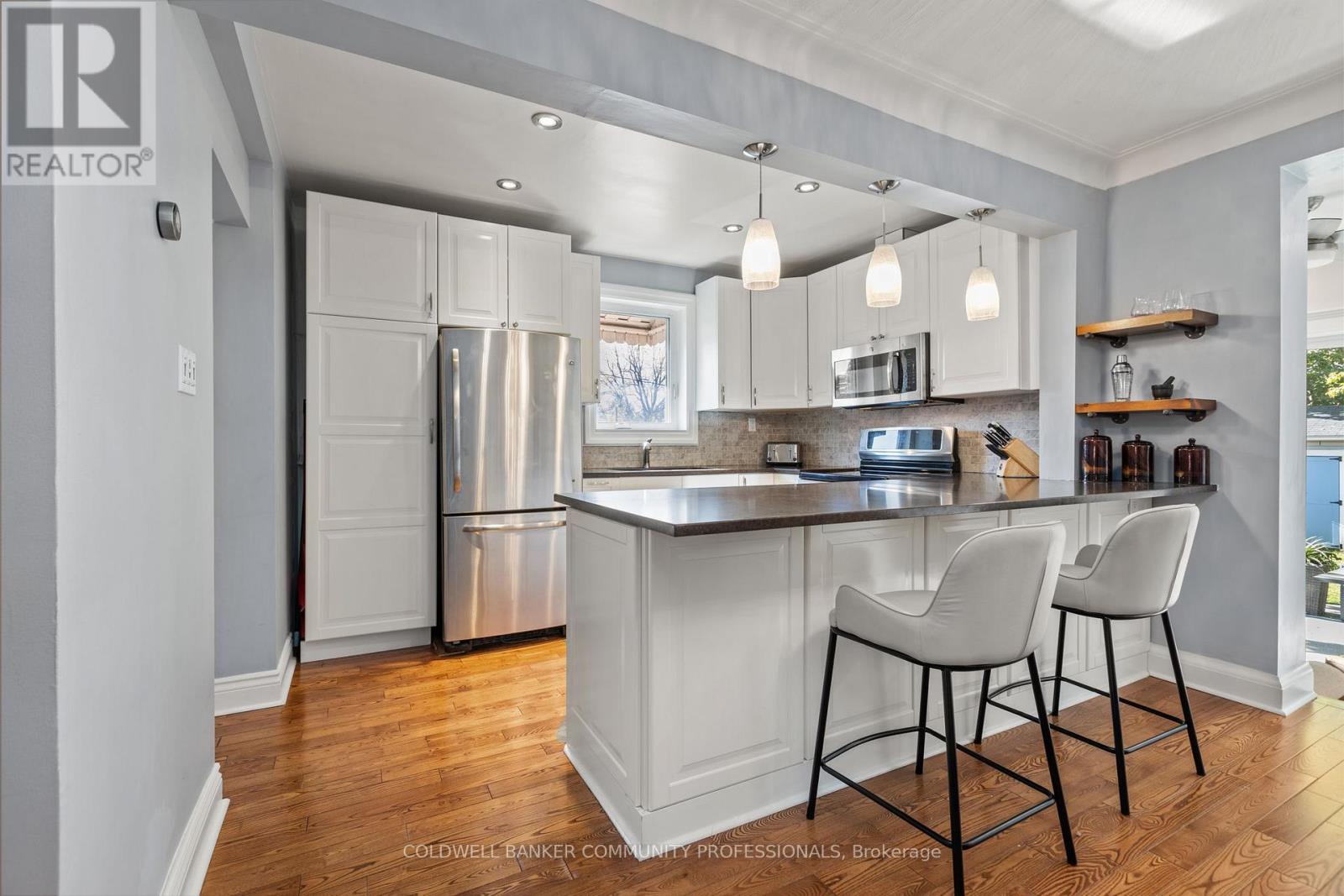 2 Lankin Boulevard, Toronto, Ontario  M4J 4W8 - Photo 11 - E13047640