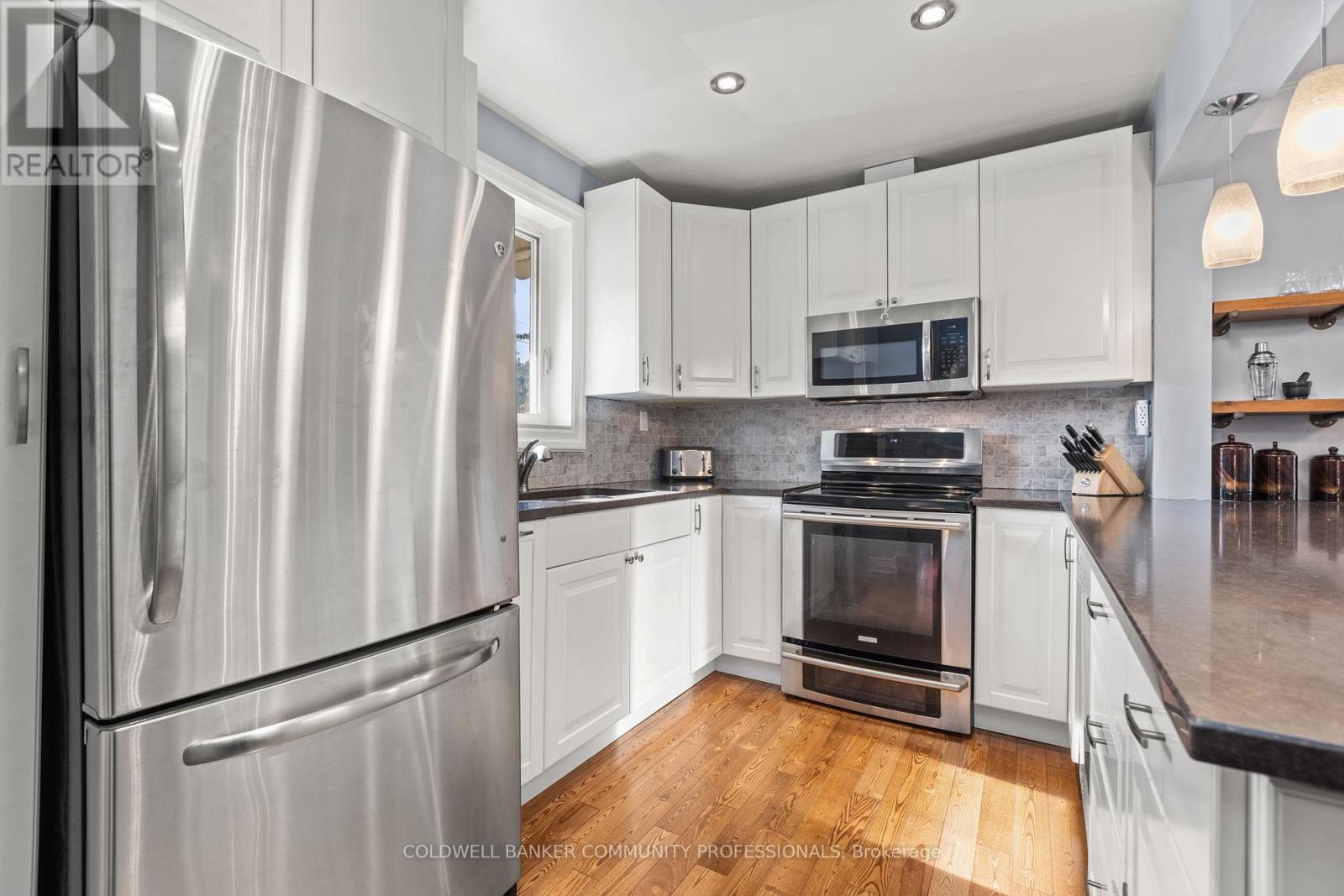 2 Lankin Boulevard, Toronto, Ontario  M4J 4W8 - Photo 12 - E13047640