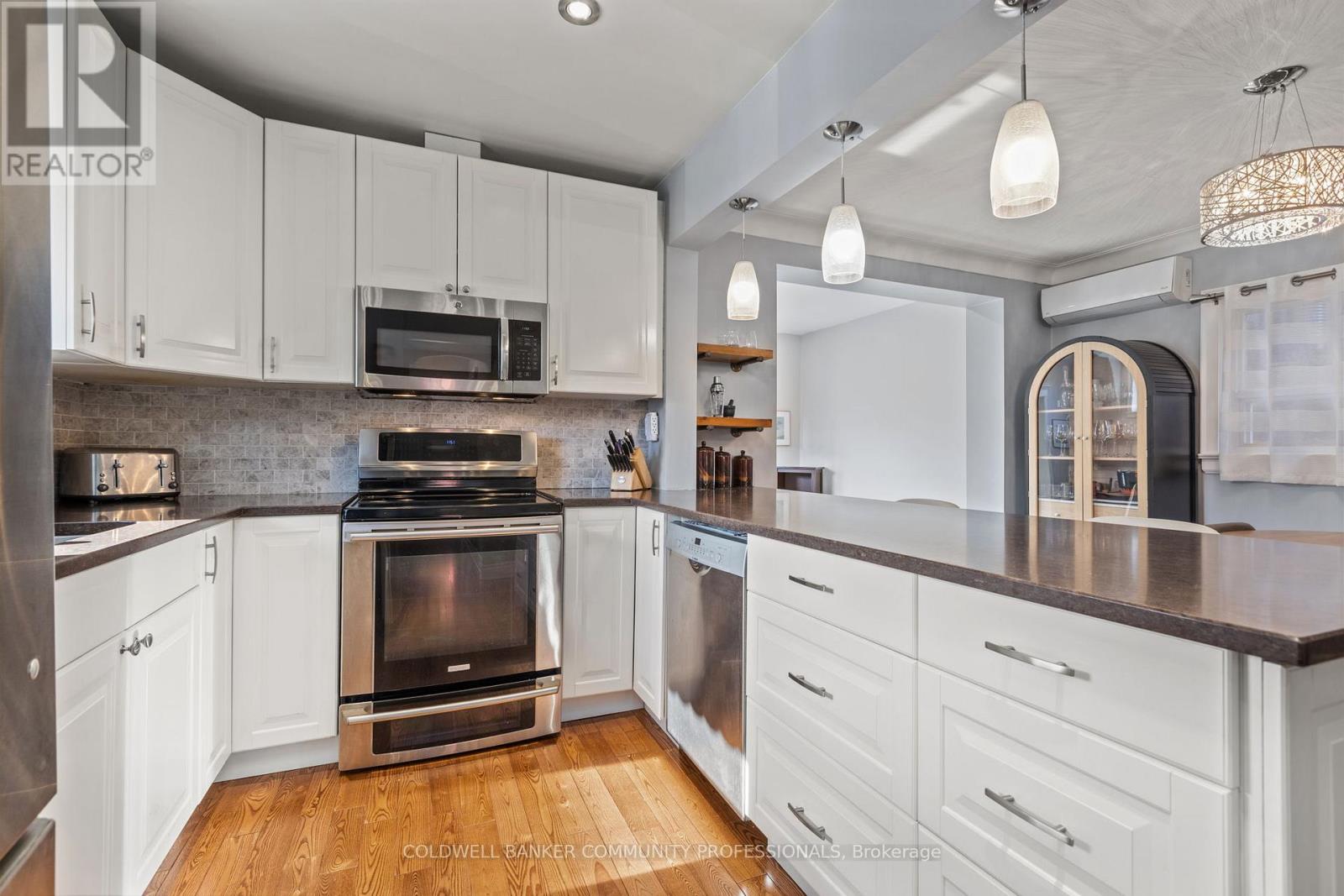 2 Lankin Boulevard, Toronto, Ontario  M4J 4W8 - Photo 13 - E13047640