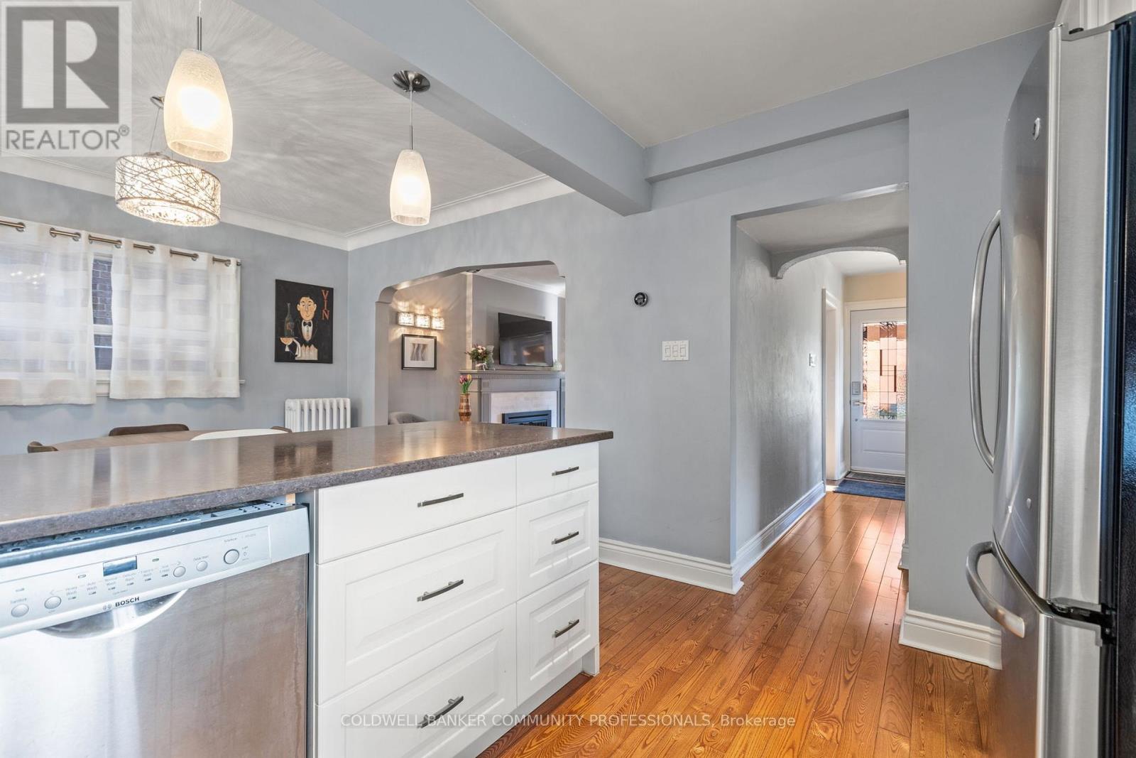 2 Lankin Boulevard, Toronto, Ontario  M4J 4W8 - Photo 14 - E13047640