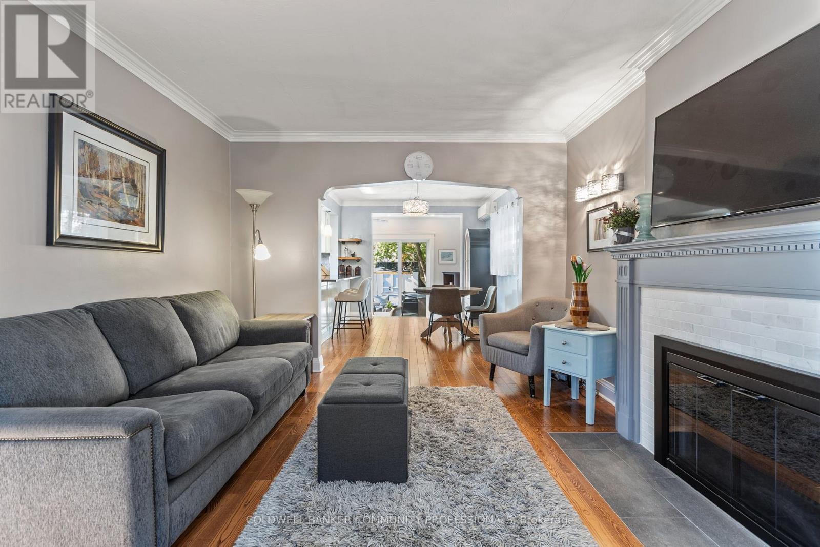 2 Lankin Boulevard, Toronto, Ontario  M4J 4W8 - Photo 7 - E13047640