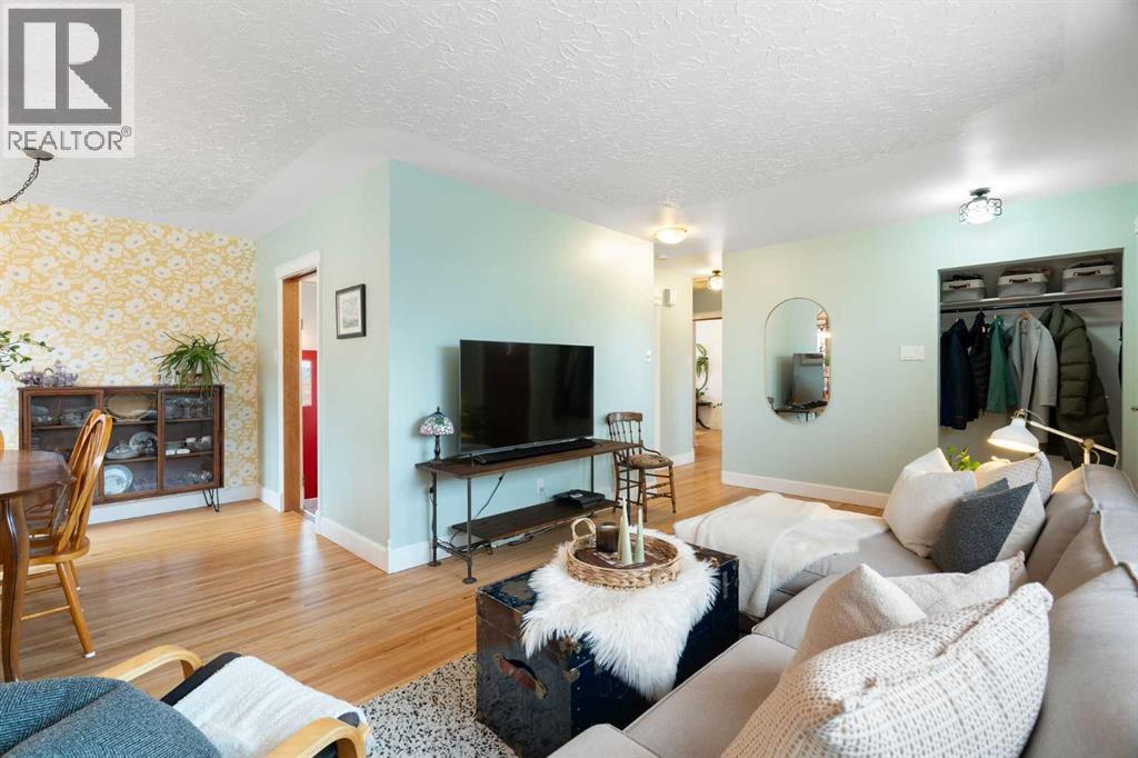 4823 Waverley Drive Sw, Calgary, Alberta  T3C 2P5 - Photo 5 - A2296581