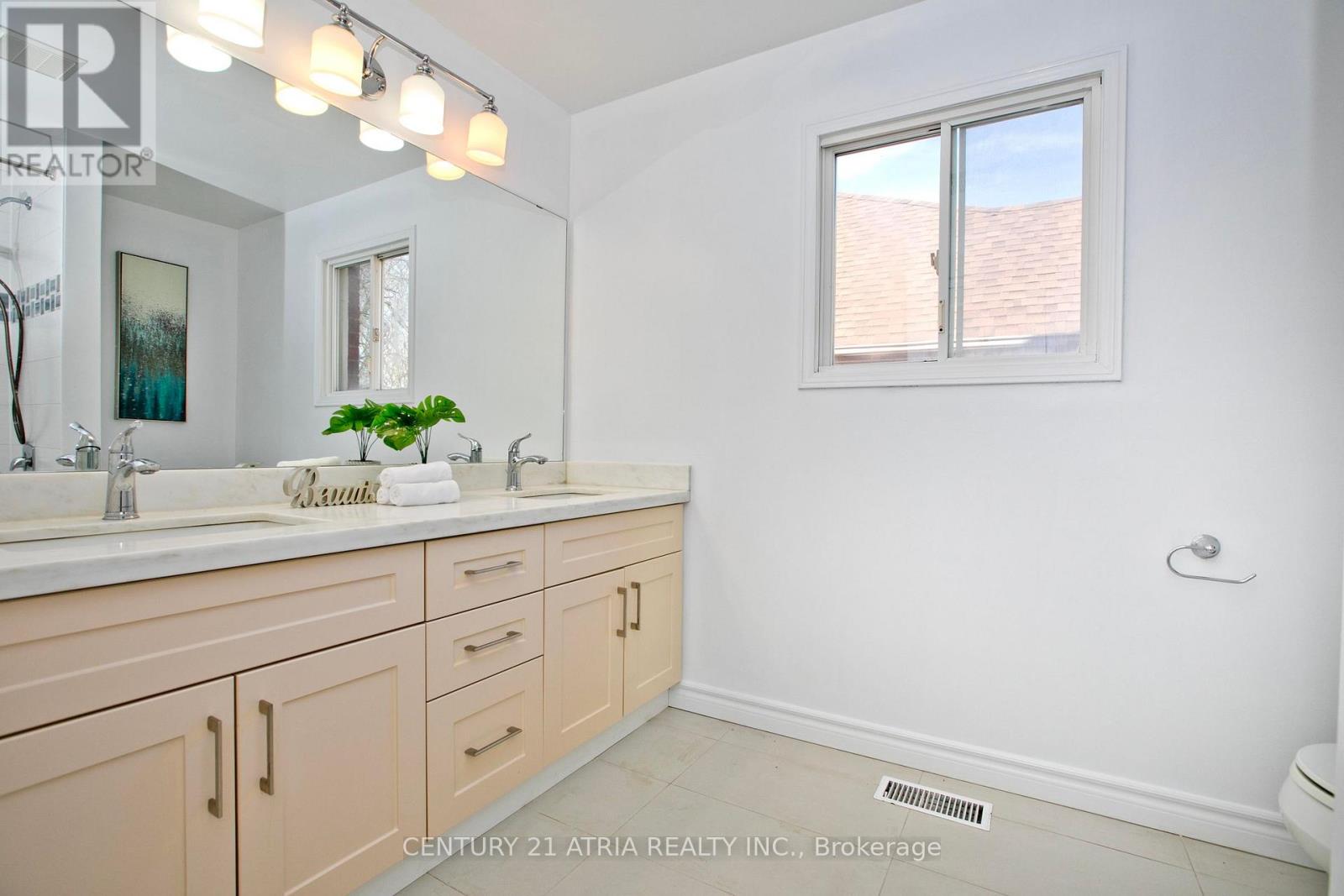 53 Conistan Road, Markham, Ontario  L3R 8K6 - Photo 22 - N13047668